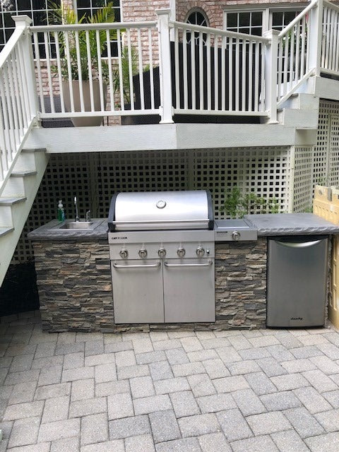 Lightning Ridge faux stone panel in Grey Fox – accent wall