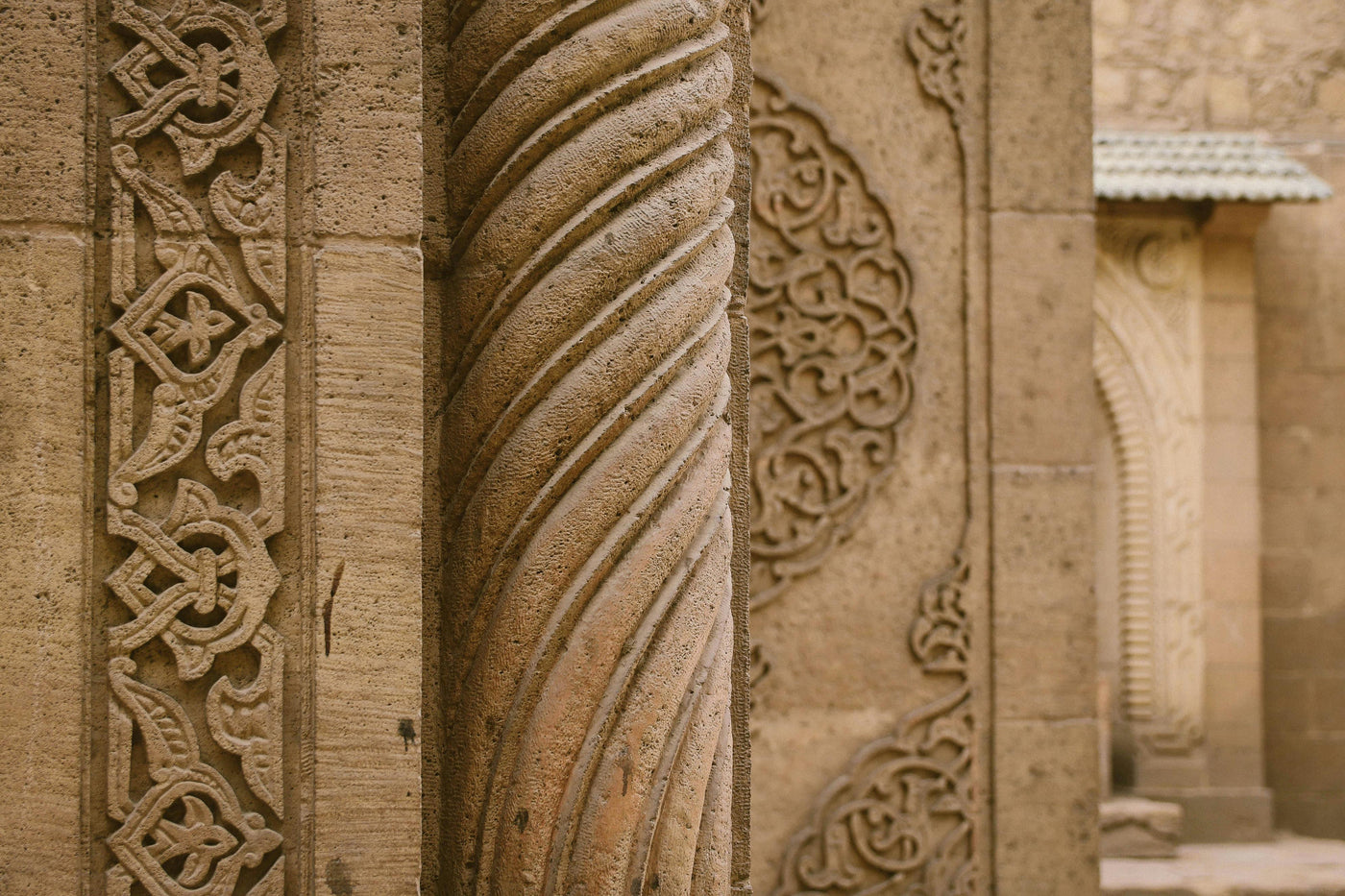 Exploring the Fusion of Modern Innovation and Timeless Craftsmanship in Architecture